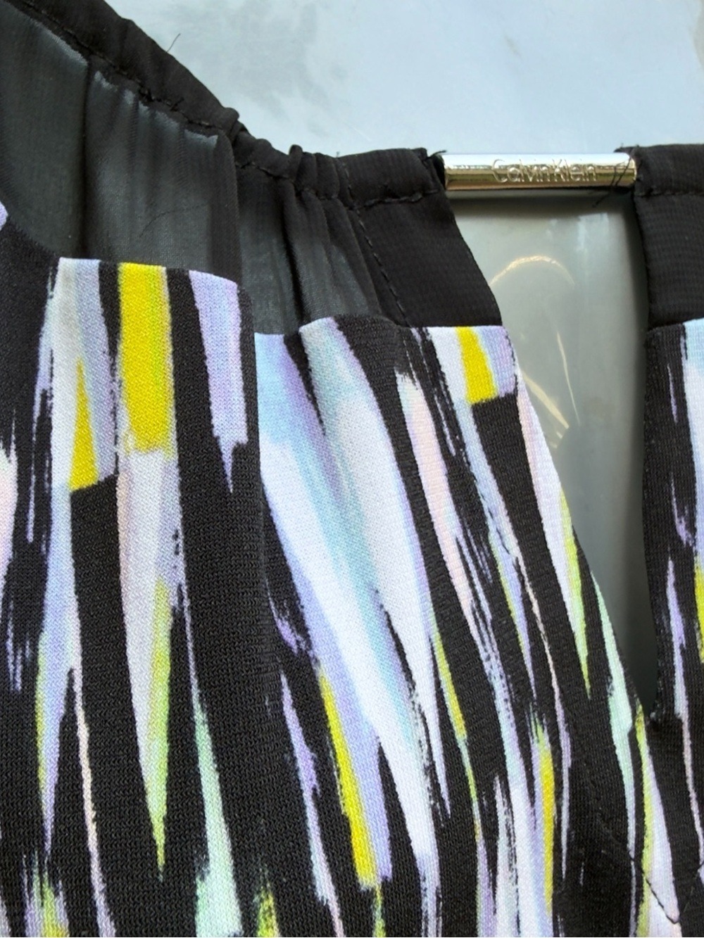 •Calvin Klein Black White and Yellow Geometric Sleeveless Top - Picture 7 of 8